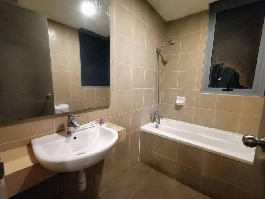 Taragon Service Apartment Куала Лумпур Екстериор снимка